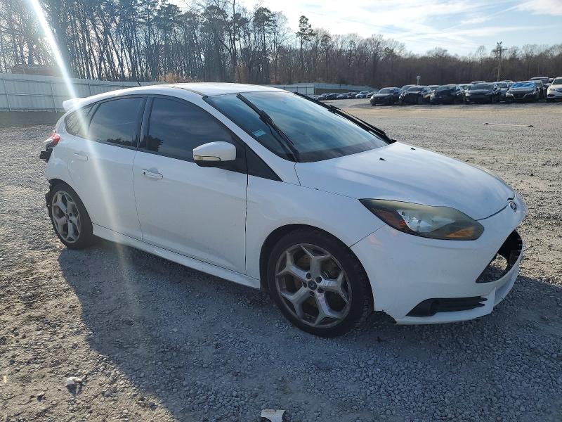 Photo 4 from auction – 2014 FORD FOCUS with VIN 1FADP3L90EL312422