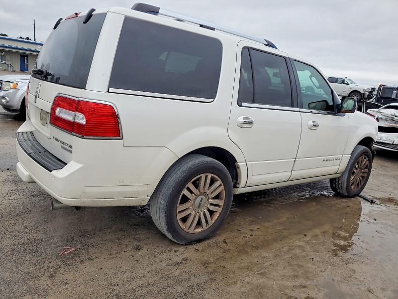 Photo 3 from auction – 2011 LINCOLN NAVIGATOR with VIN 5LMJJ2H54BEJ07807