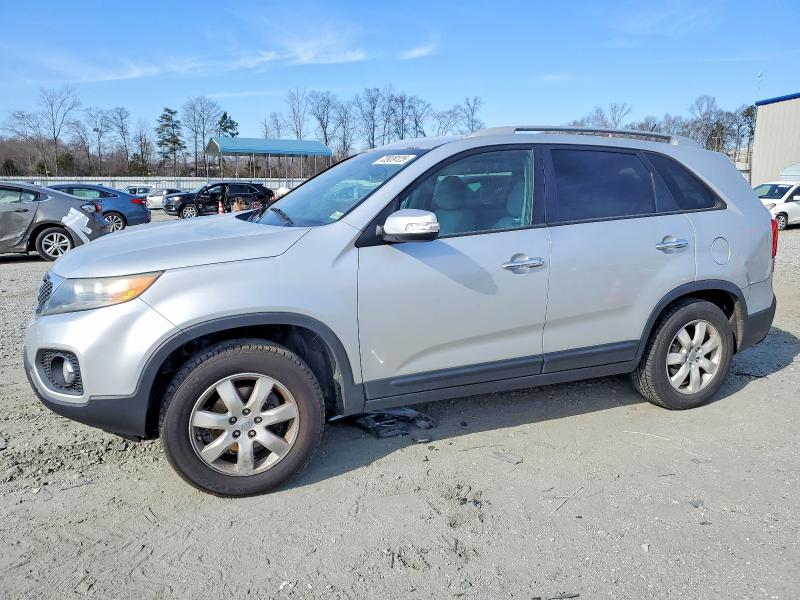 KIA SORENTO 2013 con VIN 5XYKT4A67DG364460 - Foto de la subasta