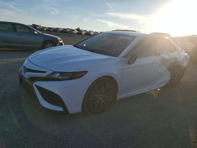 TOYOTA CAMRY SE 2021 with VIN 4T1G11AK2MU454777 - Photo from auction