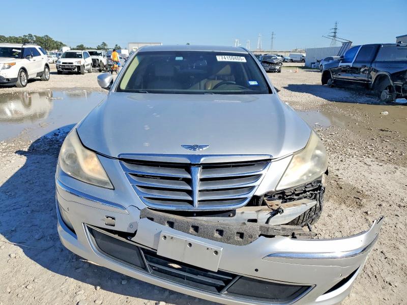 Photo 5 from auction – 2012 HYUNDAI GENESIS with VIN KMHGC4DD5CU161186