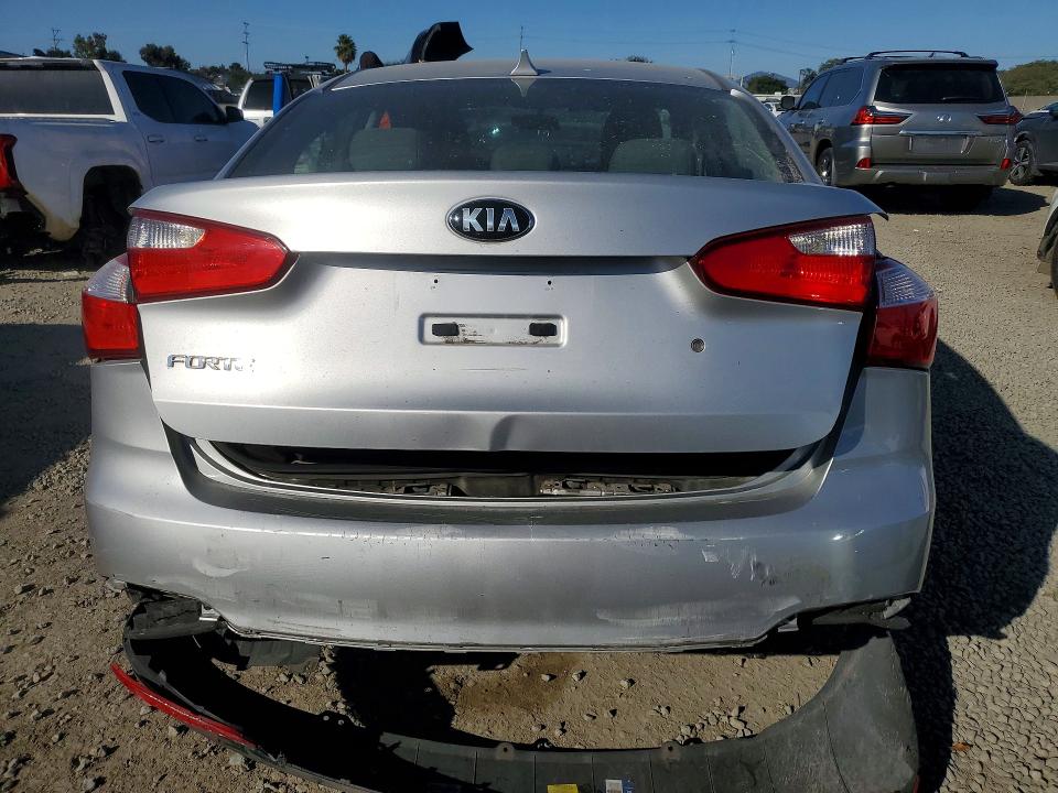 Photo 6 from auction – 2015 KIA FORTE LX with VIN KNAFK4A62F5317348