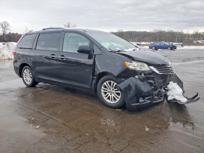 Photo 4 from auction – 2015 TOYOTA SIENNA with VIN 5TDYK3DC1FS672397