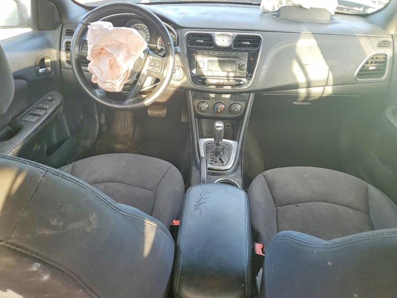 Foto 8 de la subasta – 2014 CHRYSLER 200 LX con VIN 1C3CCBAB7EN124412