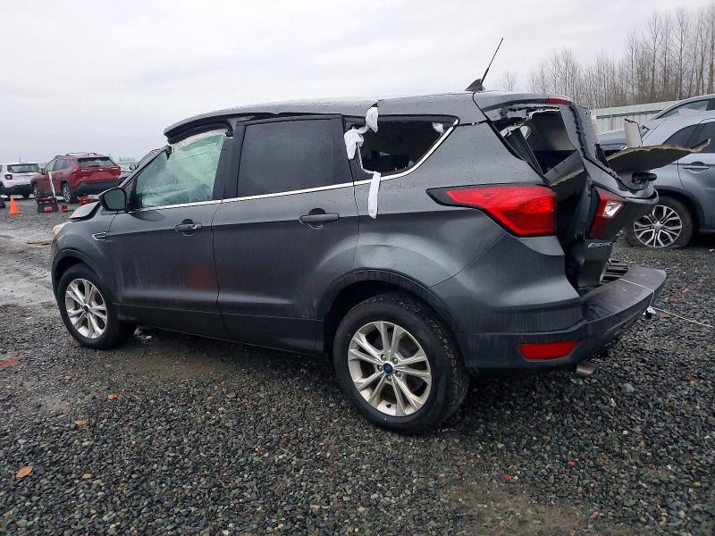 Photo 2 from auction – 2019 FORD ESCAPE SE with VIN 1FMCU9GD3KUB06402