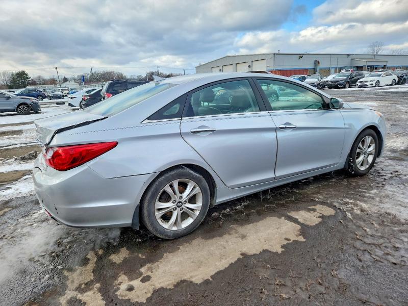Photo 3 from auction – 2011 HYUNDAI SONATA with VIN 5NPEC4AC2BH192363