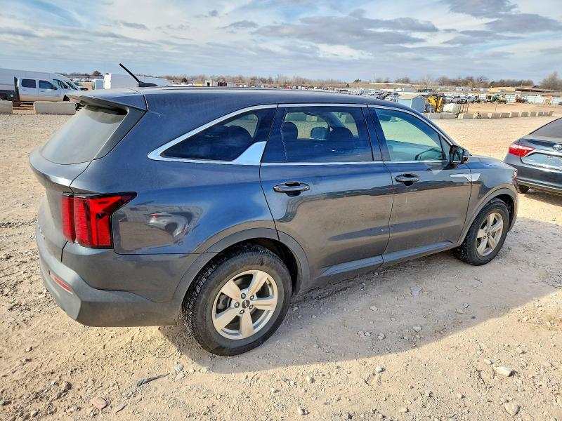 Photo 3 from auction – 2022 KIA SORENTO with VIN 5XYRG4LC6NG089042