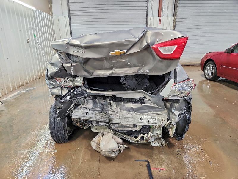 Photo 6 from auction – 2017 CHEVROLET CRUZE with VIN 3G1BE5SM9HS574231