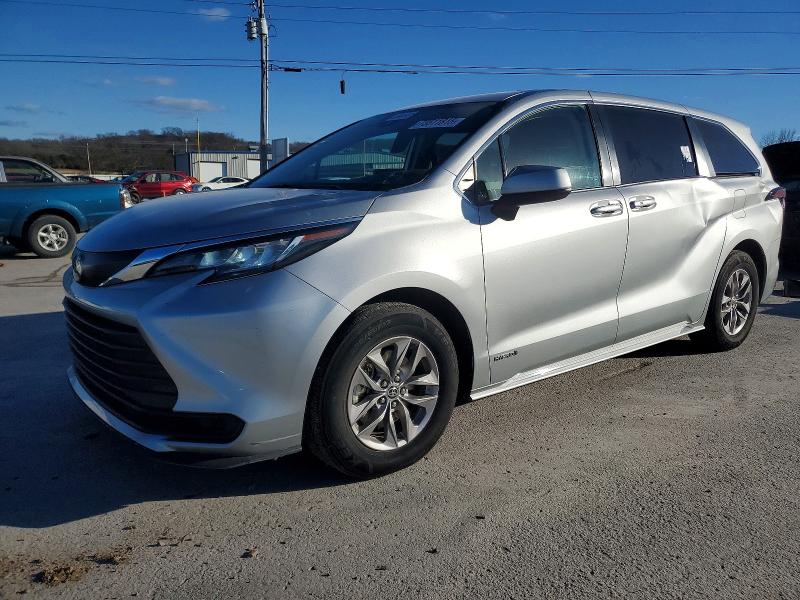 TOYOTA SIENNA LE 2021 with VIN 5TDKRKEC3MS063982 - Photo from auction