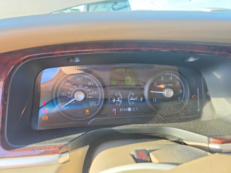 Photo 9 from auction – 2008 LINCOLN TOWN CAR with VIN 2LNHM82V78X640486