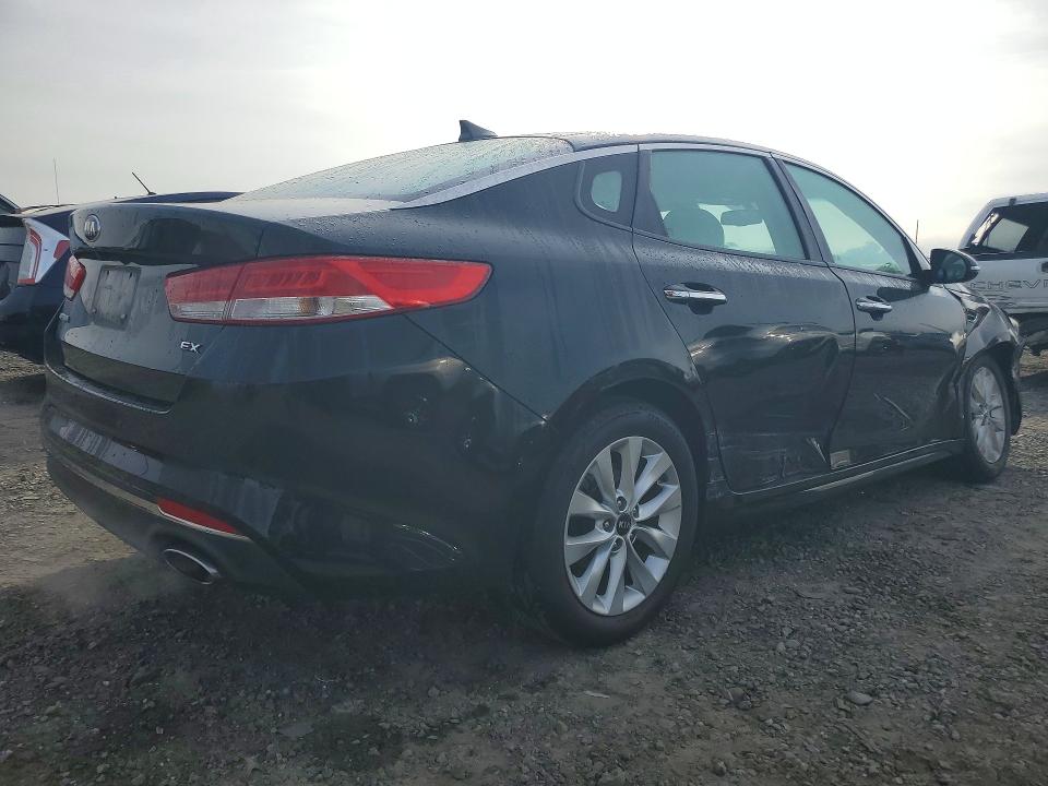 Photo 3 from auction – 2017 KIA OPTIMA with VIN 5XXGU4L33HG153014