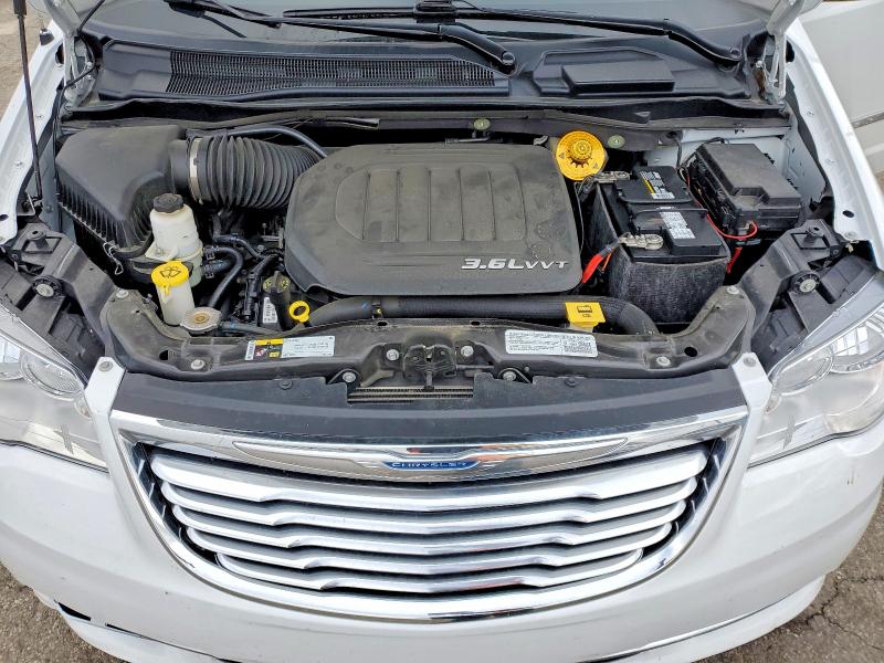 Photo 12 from auction – 2014 CHRYSLER TOWN & COU with VIN 2C4RC1BG7ER236771