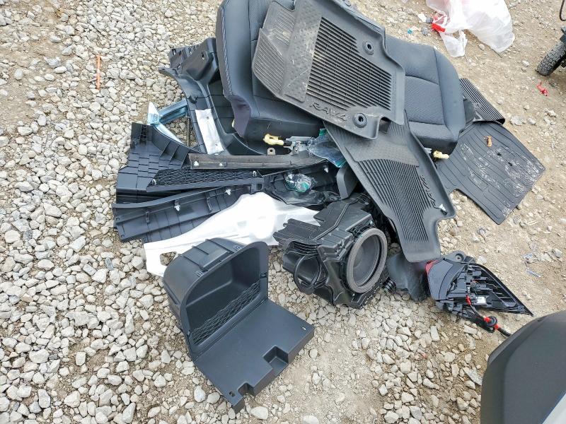 Photo 13 from auction – 2024 TOYOTA RAV4 LIMIT with VIN JTMD6RFV6RJ062162