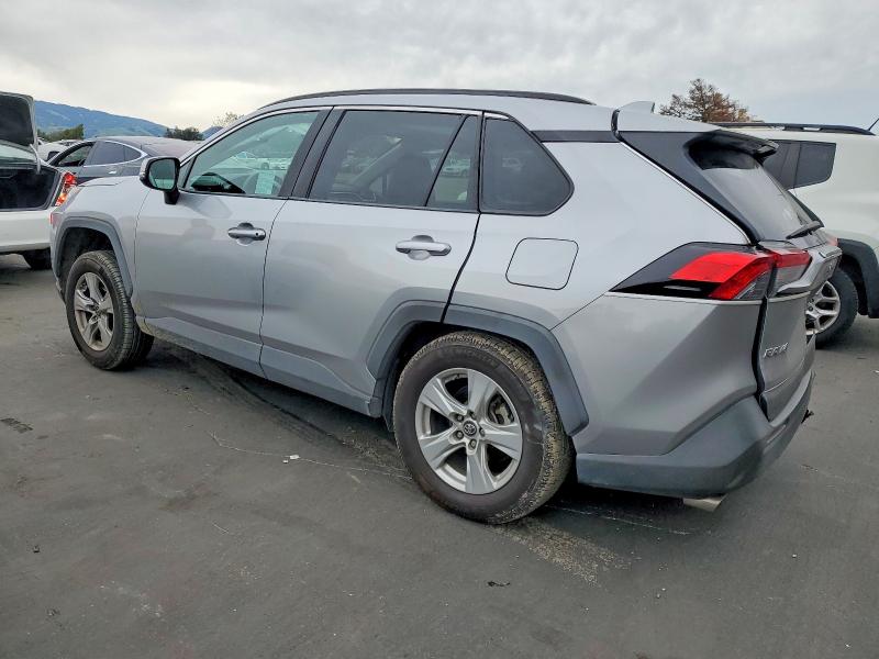 Photo 2 from auction – 2019 TOYOTA RAV4 XLE with VIN 2T3W1RFV1KW021274