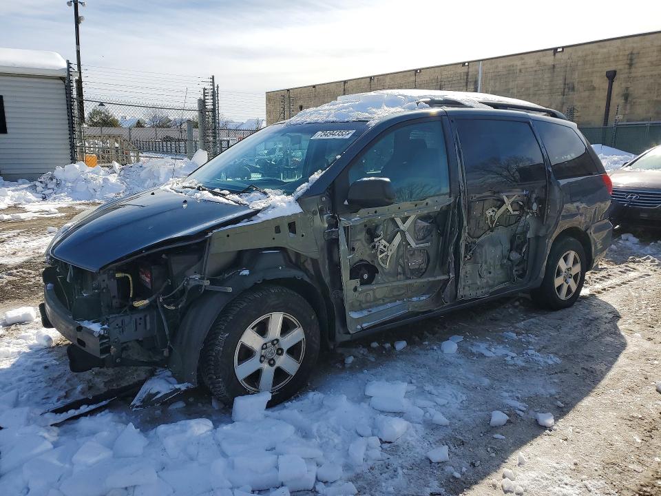 TOYOTA SIENNA CE 2010 with VIN 5TDKK4CC9AS340150 - Photo from auction