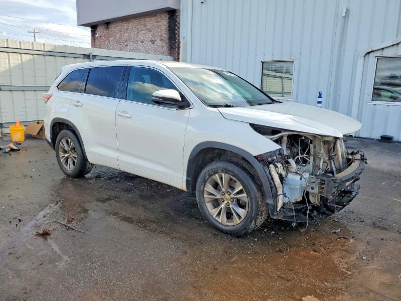 Photo 4 from auction – 2015 TOYOTA HIGHLANDER with VIN 5TDZKRFH9FS083596