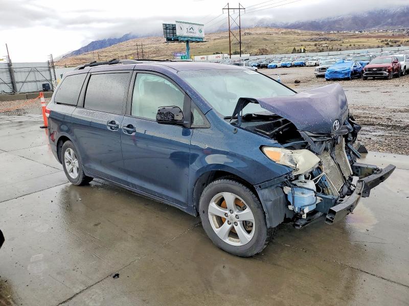 Photo 4 from auction – 2012 TOYOTA SIENNA LE with VIN 5TDKK3DC0CS239087