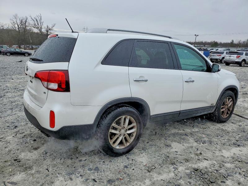 Photo 3 from auction – 2015 KIA SORENTO LX with VIN 5XYKTDA70FG657418