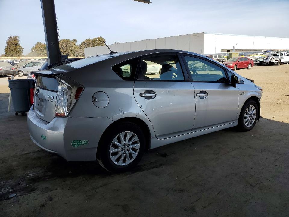 Photo 3 from auction – 2014 TOYOTA PRIUS PLUG with VIN JTDKN3DP2E3064243