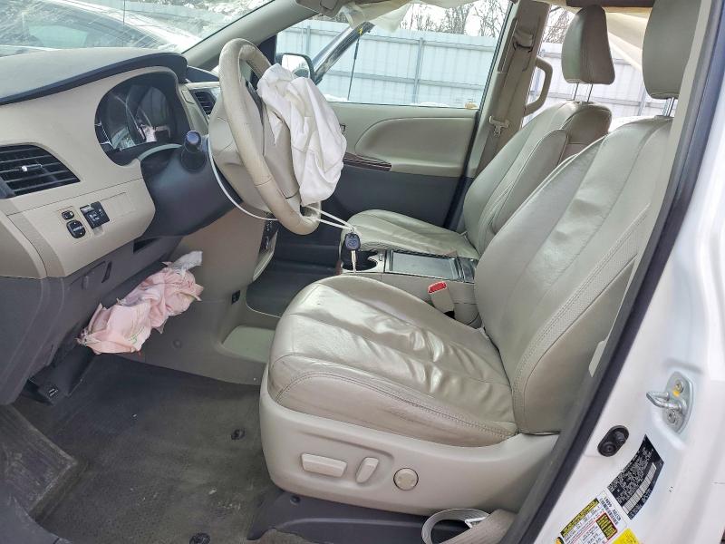 Photo 7 from auction – 2013 TOYOTA SIENNA XLE with VIN 5TDYK3DC4DS375170
