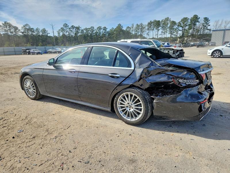 Photo 2 from auction – 2022 MERCEDES-BENZ E with VIN W1KZF8DB8NB056527