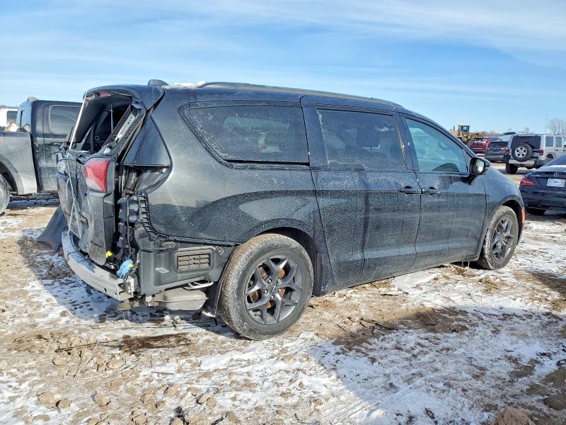 Photo 3 from auction – 2018 CHRYSLER PACIFICA L with VIN 2C4RC1GG6JR330577