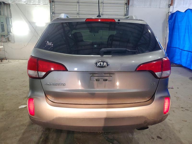 Photo 6 from auction – 2015 KIA SORENTO LX with VIN 5XYKTDA72FG636022