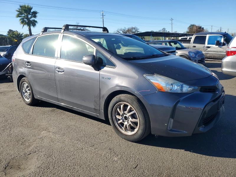 Photo 4 from auction – 2015 TOYOTA PRIUS V with VIN JTDZN3EU0FJ016692