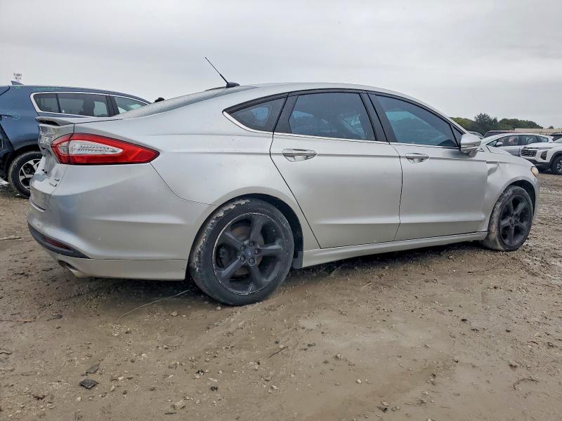 Photo 3 from auction – 2016 FORD FUSION SE with VIN 3FA6P0HD6GR360984