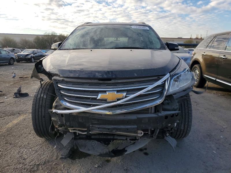 Photo 5 from auction – 2017 CHEVROLET TRAVERSE L with VIN 1GNKRGKD0HJ328412