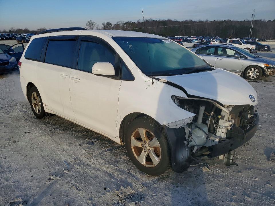 Photo 4 from auction – 2011 TOYOTA SIENNA LE with VIN 5TDKK3DC3BS167350
