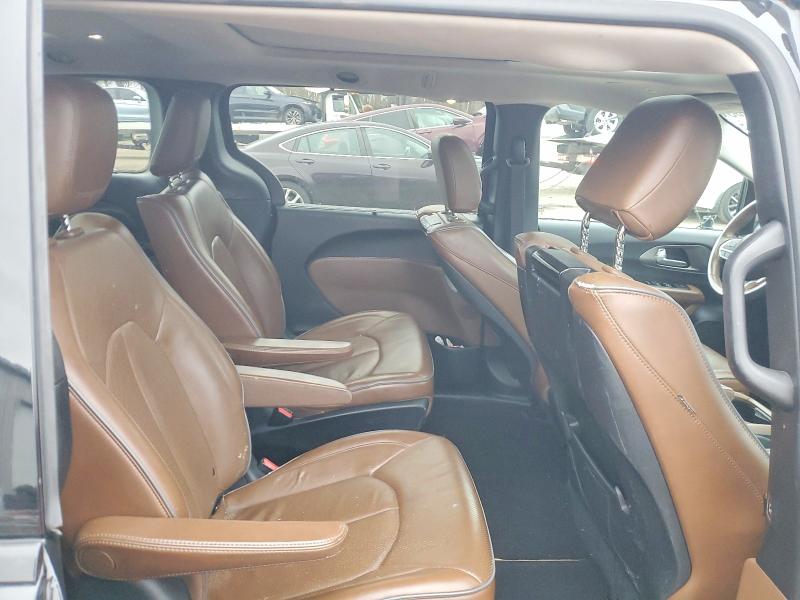 Photo 11 from auction – 2018 CHRYSLER PACIFICA with VIN 2C4RC1N70JR339682
