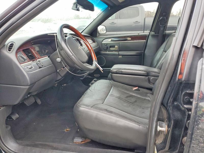 Photo 7 from auction – 2008 LINCOLN TOWN CAR S with VIN 2LNHM82V58X647484