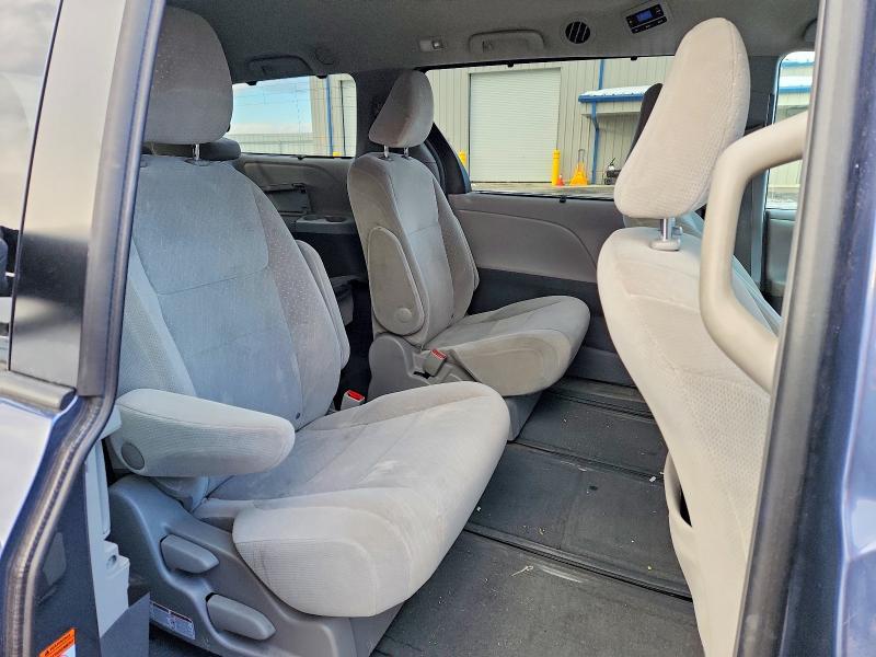 Photo 11 from auction – 2015 TOYOTA SIENNA LE with VIN 5TDJK3DC8FS105265
