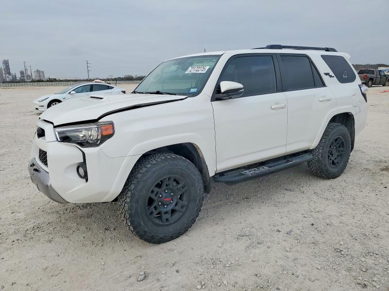 TOYOTA 4RUNNER SR 2019 with VIN JTEBU5JR3K5645234 - Photo from auction