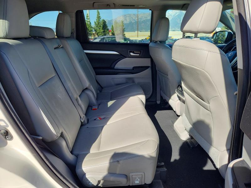 Photo 11 from auction – 2016 TOYOTA /S/LE/XLE with VIN 5TDJKRFHXGS268545