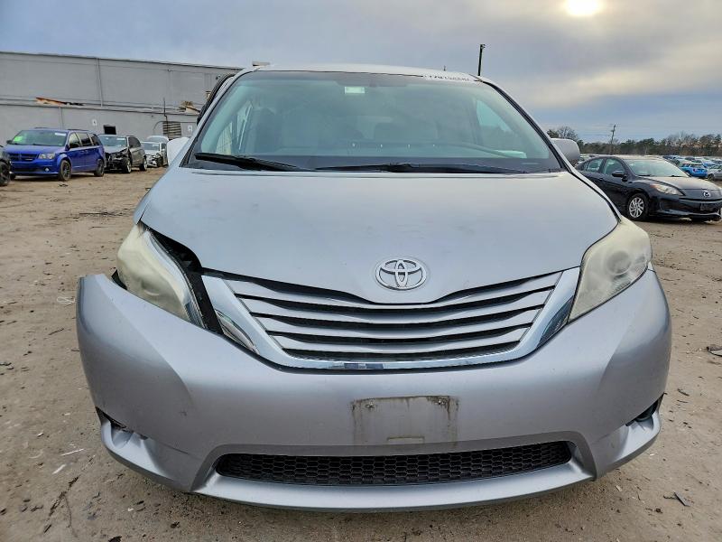 Photo 5 from auction – 2016 TOYOTA SIENNA LE with VIN 5TDKK3DC5GS752468
