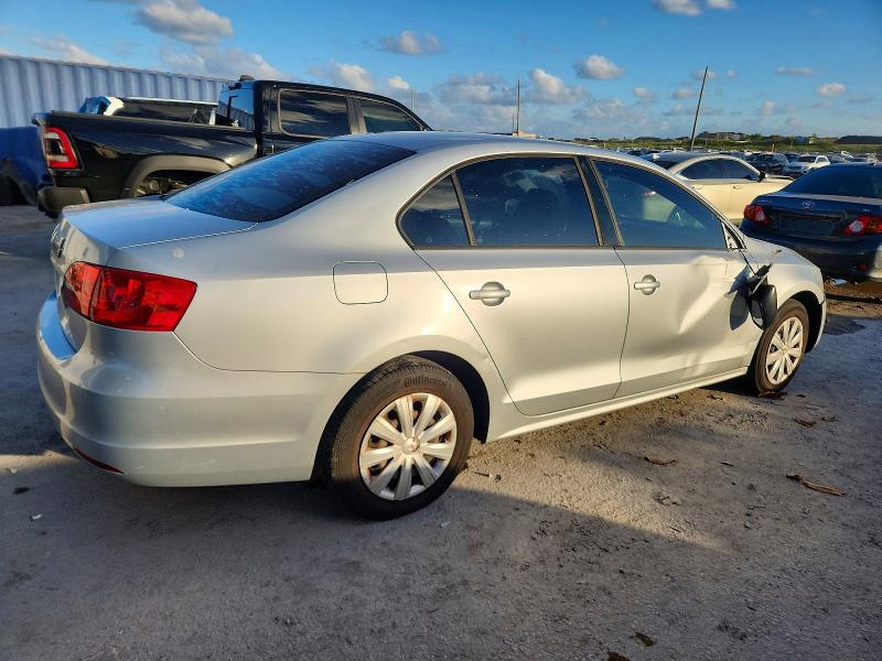 Photo 3 from auction – 2014 VOLKSWAGEN JETTA BASE with VIN 3VW2K7AJ1EM403540