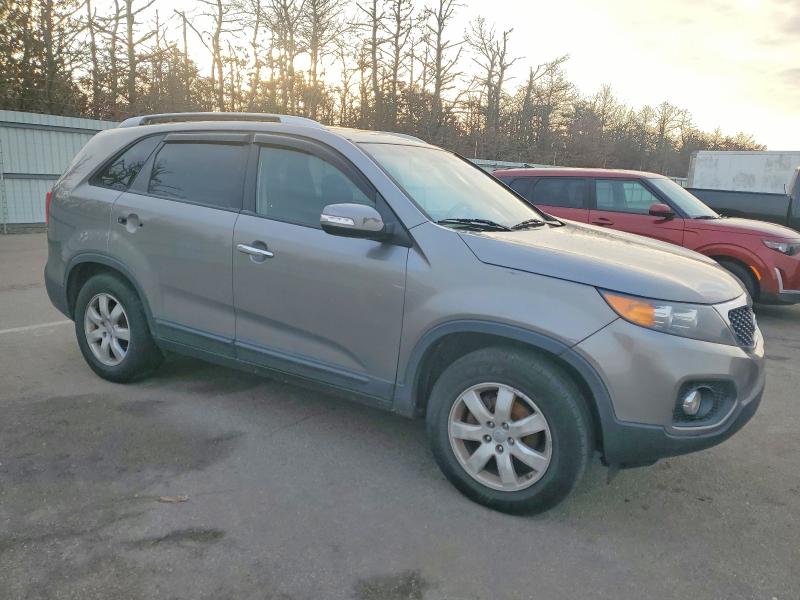 Photo 4 from auction – 2013 KIA SORENTO LX with VIN 5XYKT4A69DG382734