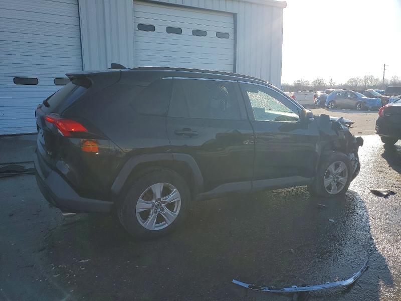 Photo 3 from auction – 2020 TOYOTA RAV4 XLE with VIN 2T3W1RFVXLC054891