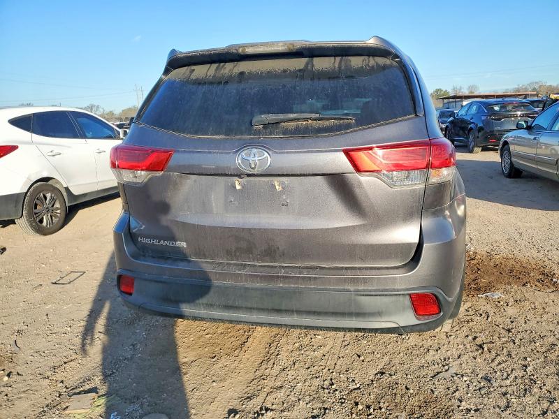 Photo 6 from auction – 2018 TOYOTA HIGHLANDER with VIN 5TDZZRFH9JS250432