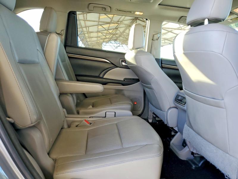 Photo 10 from auction – 2016 TOYOTA HIGHLANDER with VIN 5TDYKRFH8GS129044