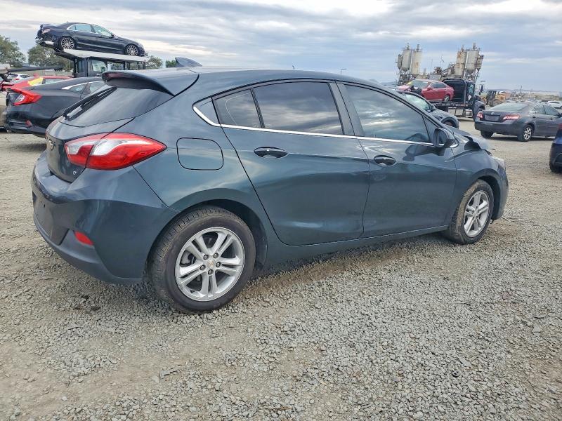 Photo 3 from auction – 2018 CHEVROLET CRUZE LT with VIN 3G1BE6SM2JS621465