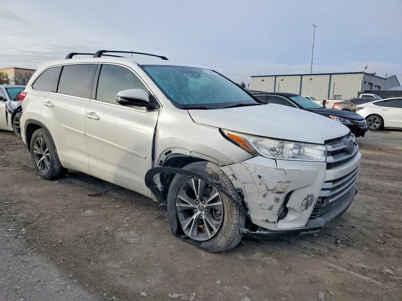 Photo 4 from auction – 2017 TOYOTA HIGHLANDER with VIN 5TDZZRFH4HS212309