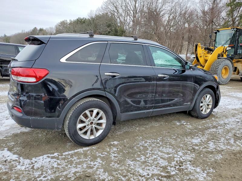 Photo 3 from auction – 2016 KIA SORENTO LX with VIN 5XYPGDA53GG043585