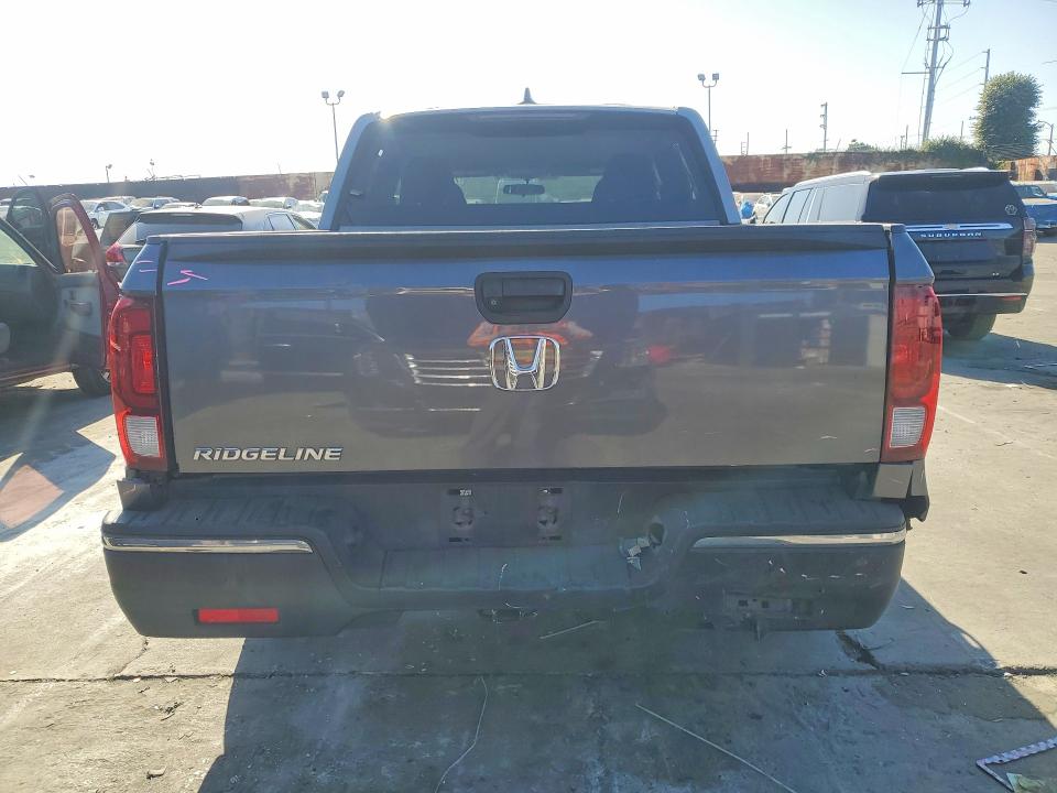 Photo 6 from auction – 2017 HONDA RIDGELINE with VIN 5FPYK2F28HB008353