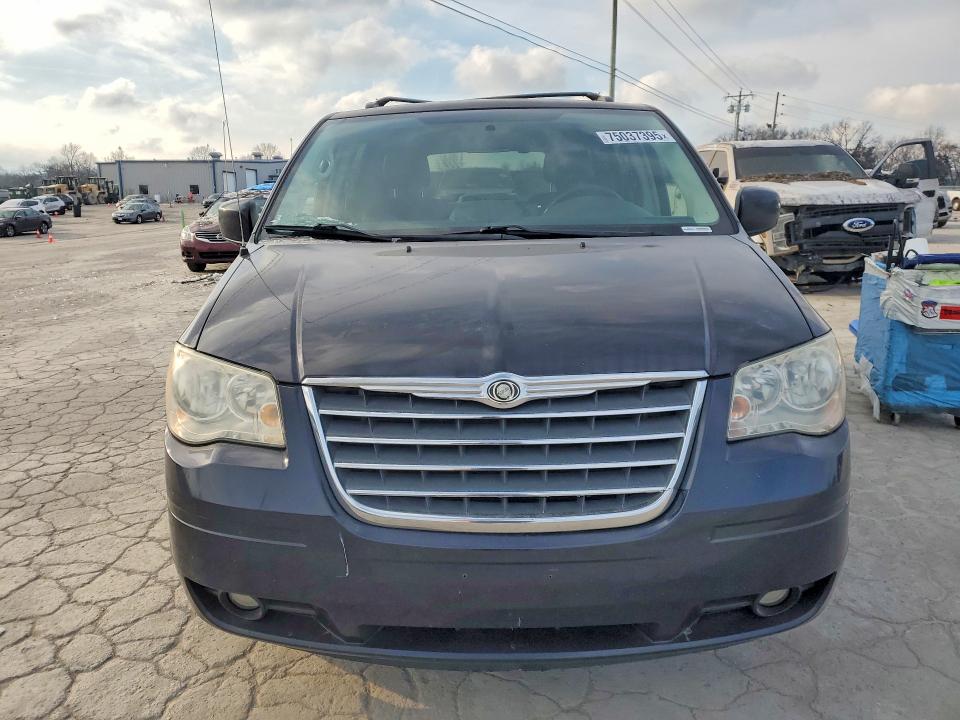 Photo 5 from auction – 2010 CHRYSLER TOWN & COU with VIN 2A4RR8D13AR321076