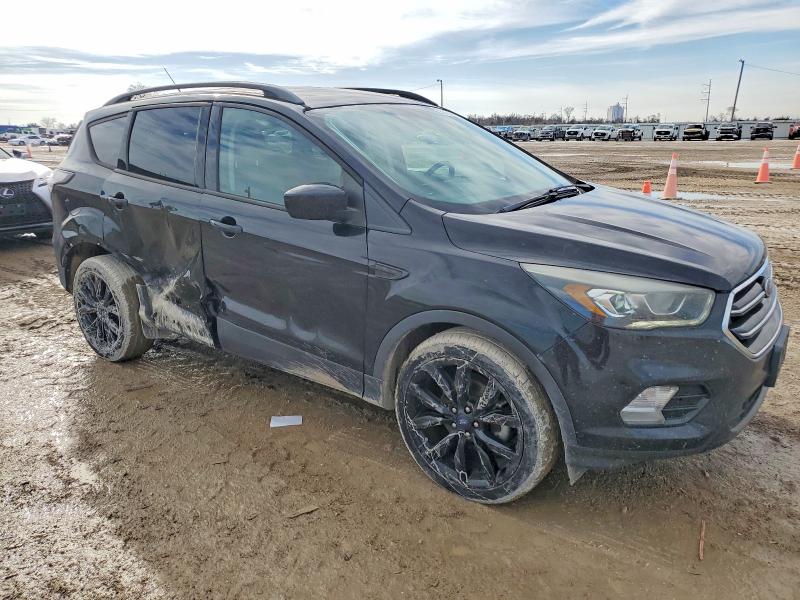 Photo 4 from auction – 2017 FORD ESCAPE with VIN 1FMCU0GD1HUD04125