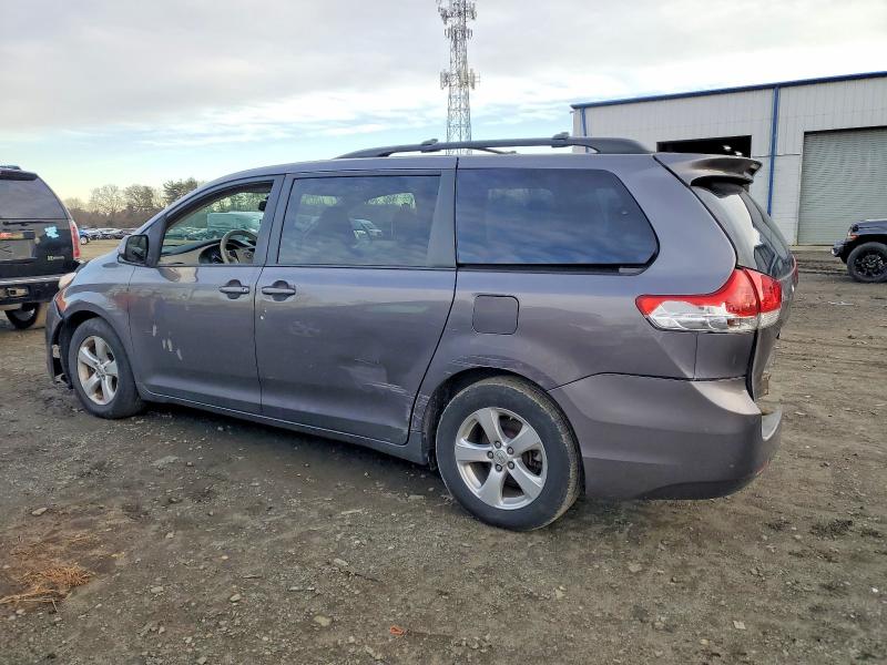 Photo 2 from auction – 2013 TOYOTA SIENNA with VIN 5TDKK3DC4DS364885