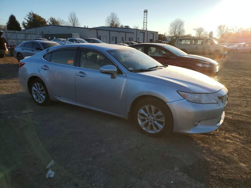 Photo 4 from auction – 2015 LEXUS ES 300H with VIN JTHBW1GGXF2080127